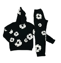 Lockeres Sportset mit Blumenmuster