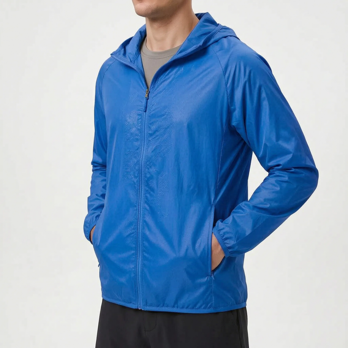 Leichte Windjacke mit Kapuze