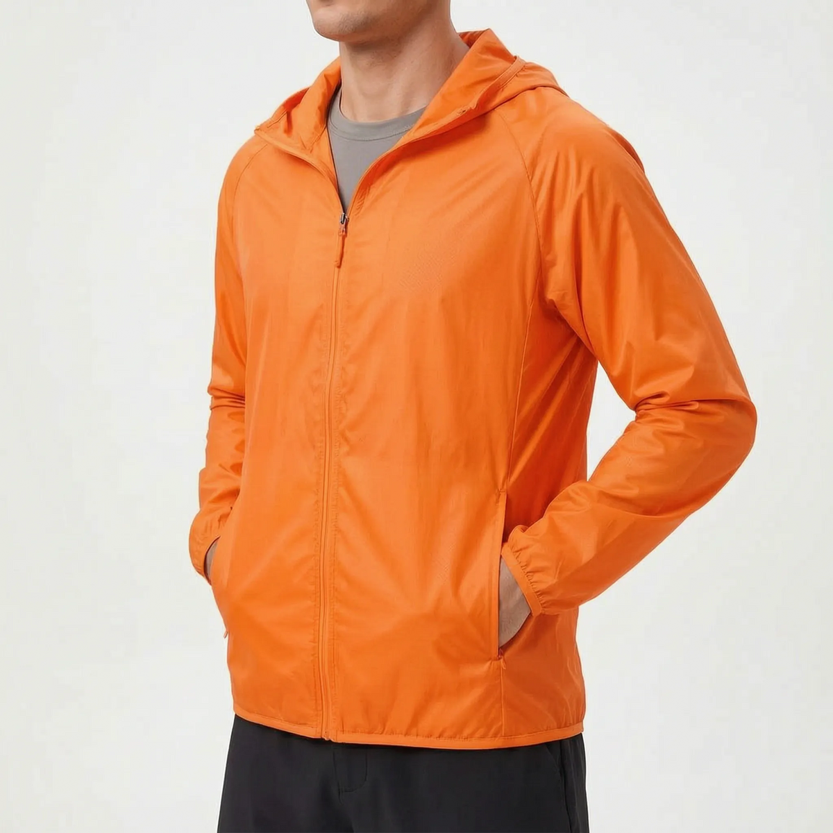 Leichte Windjacke mit Kapuze