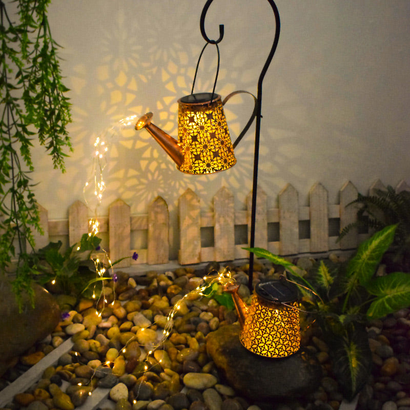 Dekorative Gartenlampe in Giesskannenform