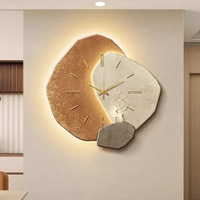 LunaWood Wanduhr – Natürliche Eleganz mit sanftem LED-Licht