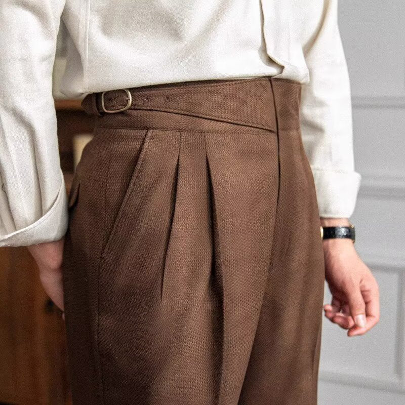 Herrenhose mit hoher Taille und Bundfalten