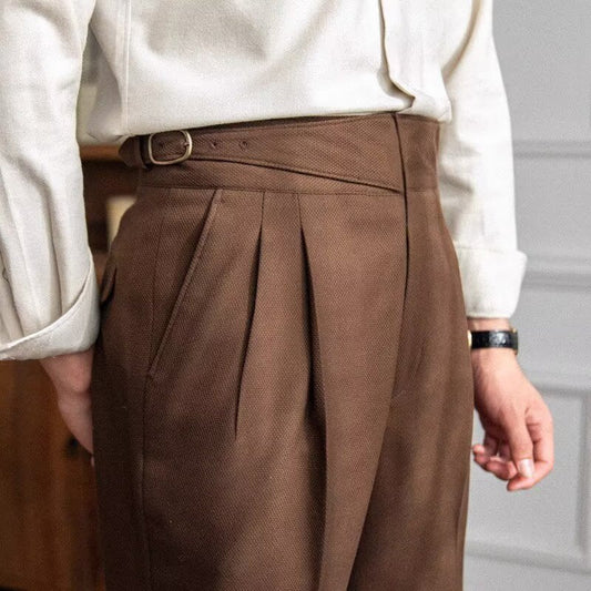 Herrenhose mit hoher Taille und Bundfalten