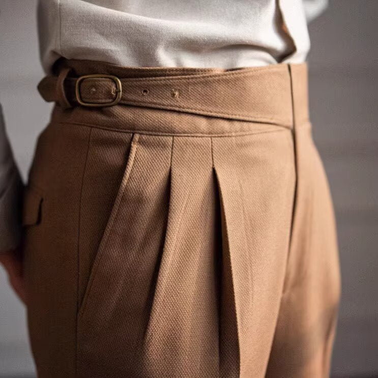 Herrenhose mit hoher Taille und Bundfalten