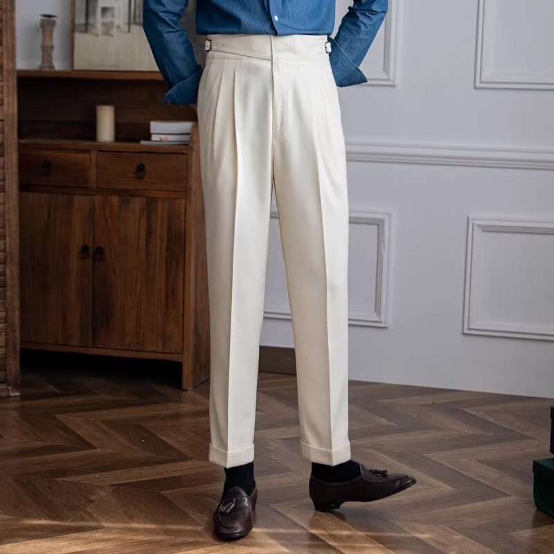 Herrenhose mit hoher Taille und Bundfalten