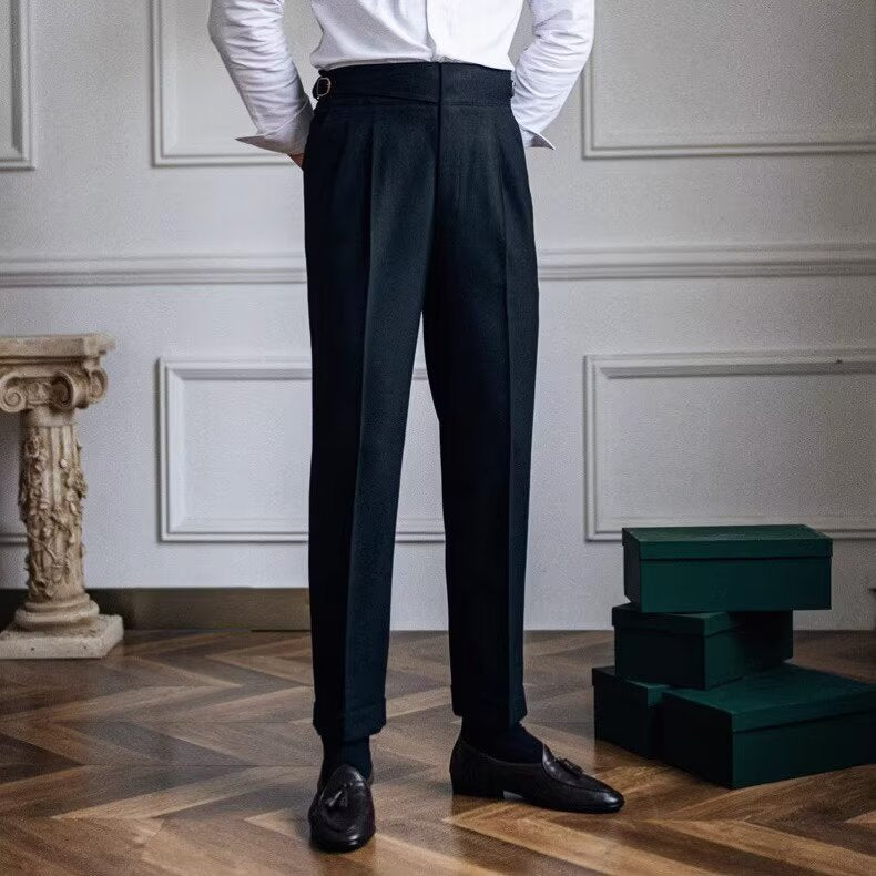 Herrenhose mit hoher Taille und Bundfalten