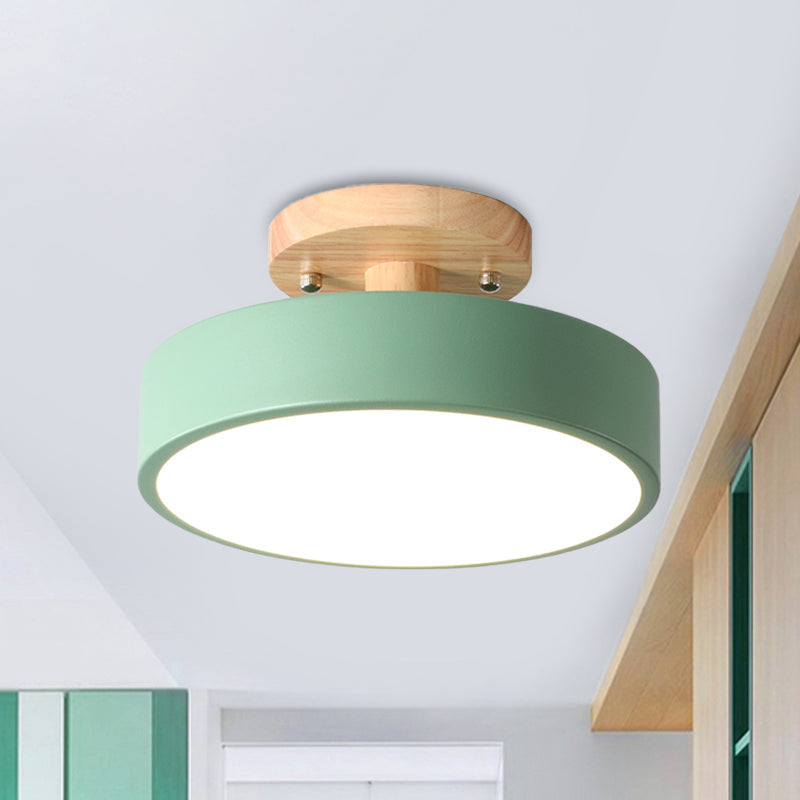 Deckenlampe mit Holzoberfläche