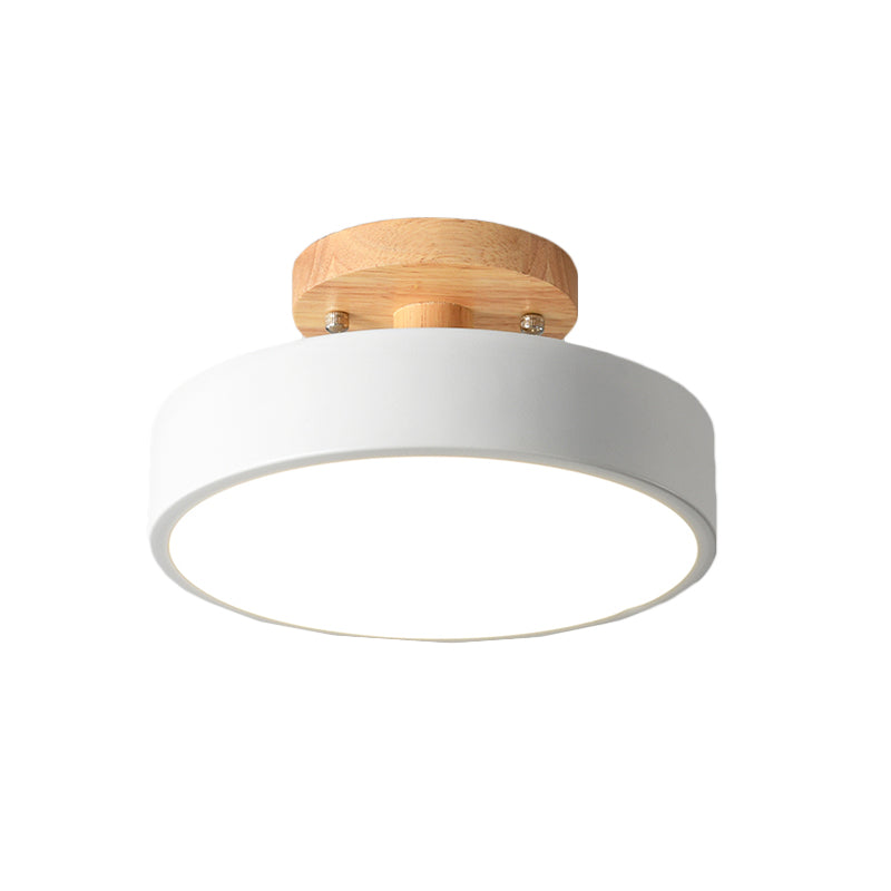Deckenlampe mit Holzoberfläche