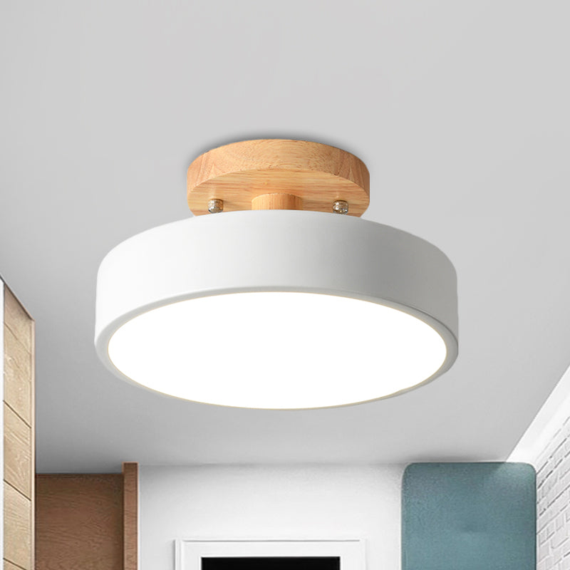 Deckenlampe mit Holzoberfläche