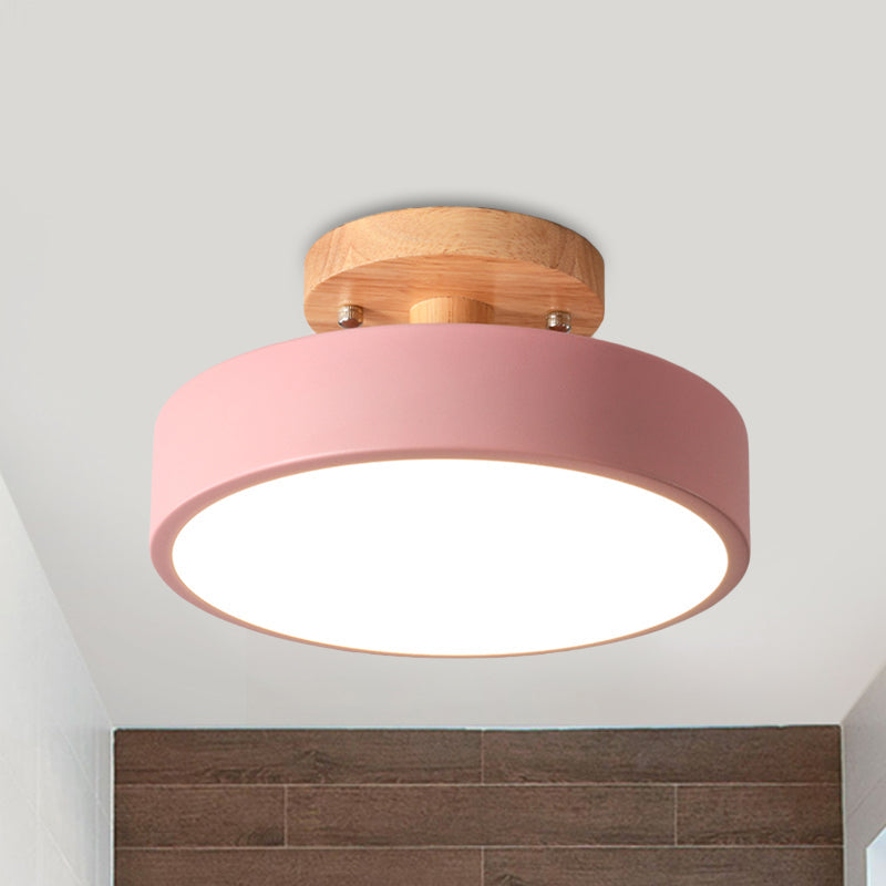 Deckenlampe mit Holzoberfläche