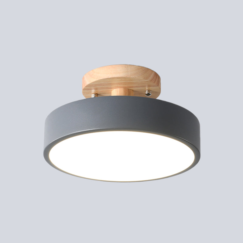 Deckenlampe mit Holzoberfläche