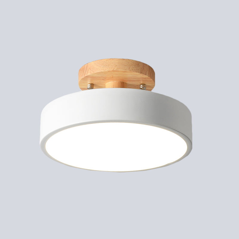 Deckenlampe mit Holzoberfläche