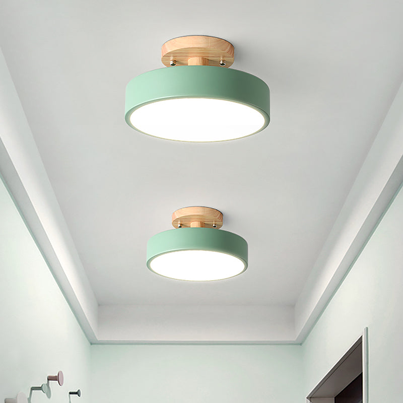 Deckenlampe mit Holzoberfläche