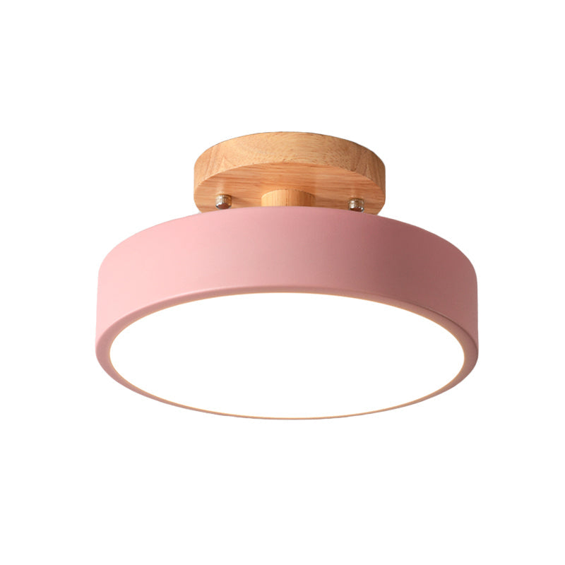 Deckenlampe mit Holzoberfläche
