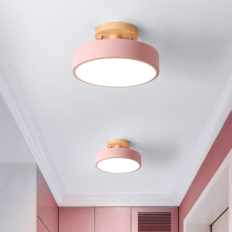 Deckenlampe mit Holzoberfläche