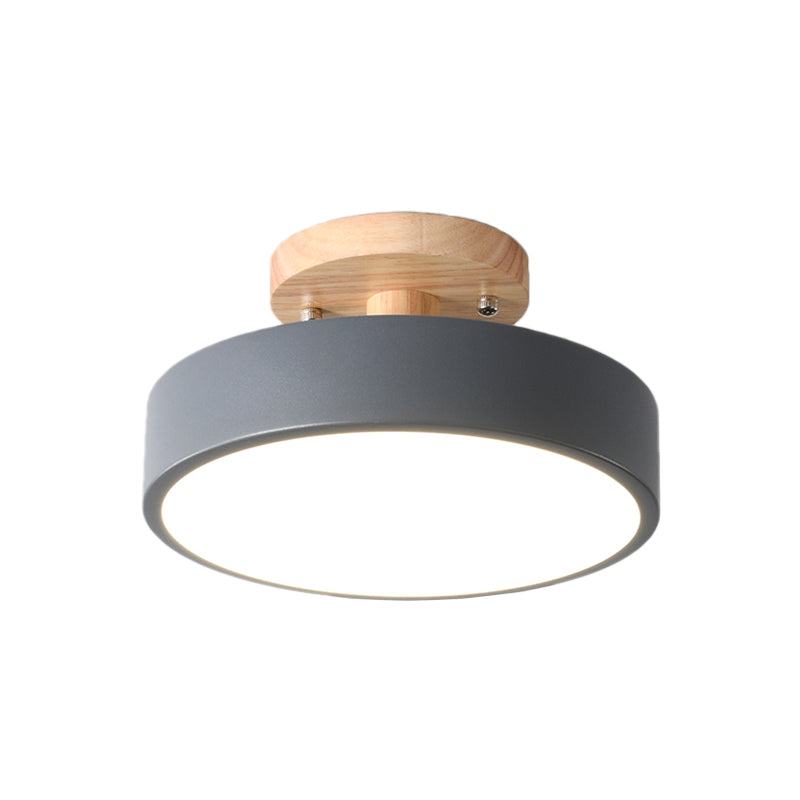 Deckenlampe mit Holzoberfläche