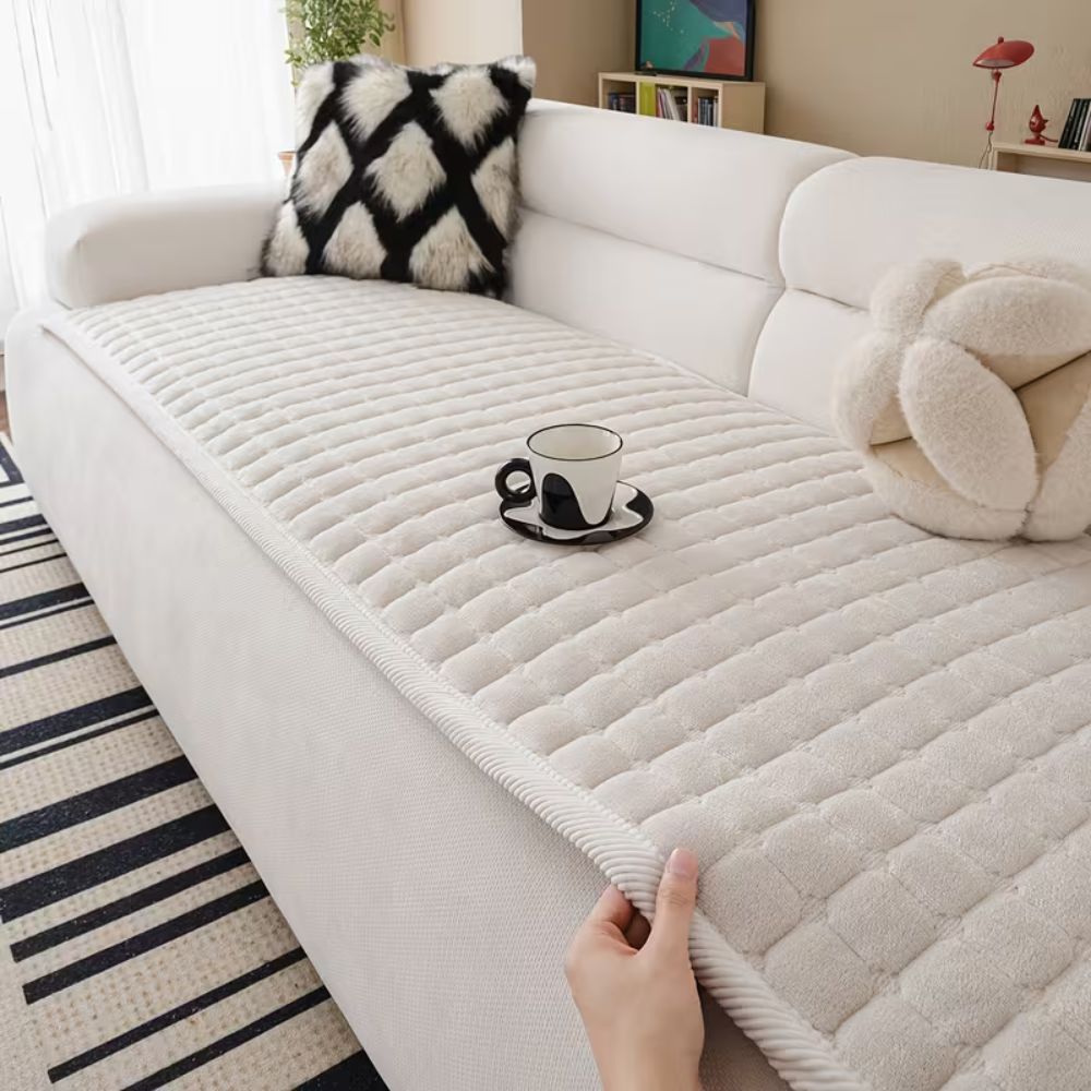 Minimalistischer gesteppter Plüsch-Sofaschoner