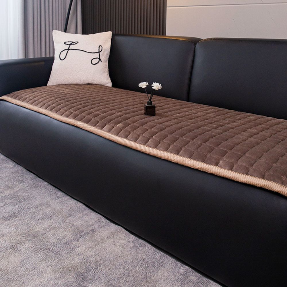 Minimalistischer gesteppter Plüsch-Sofaschoner