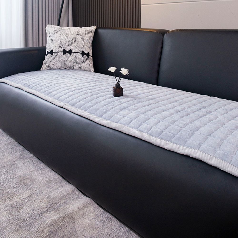 Minimalistischer gesteppter Plüsch-Sofaschoner
