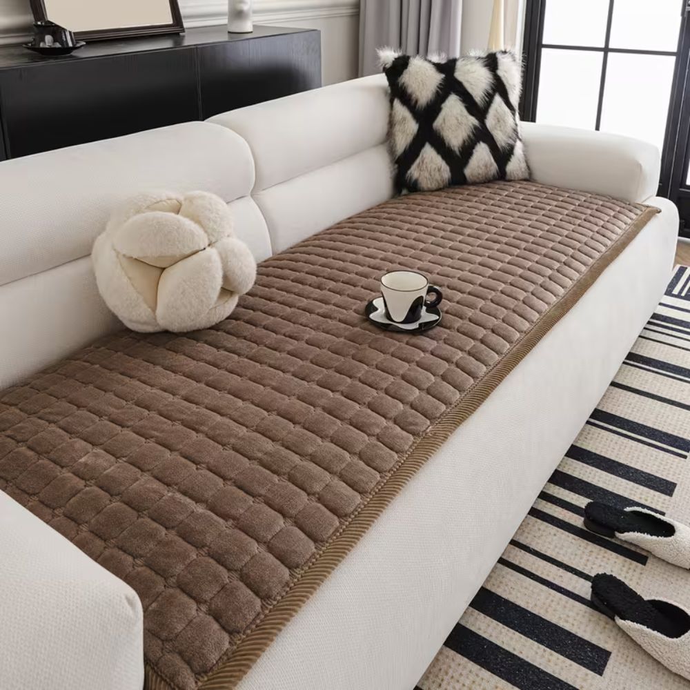 Minimalistischer gesteppter Plüsch-Sofaschoner