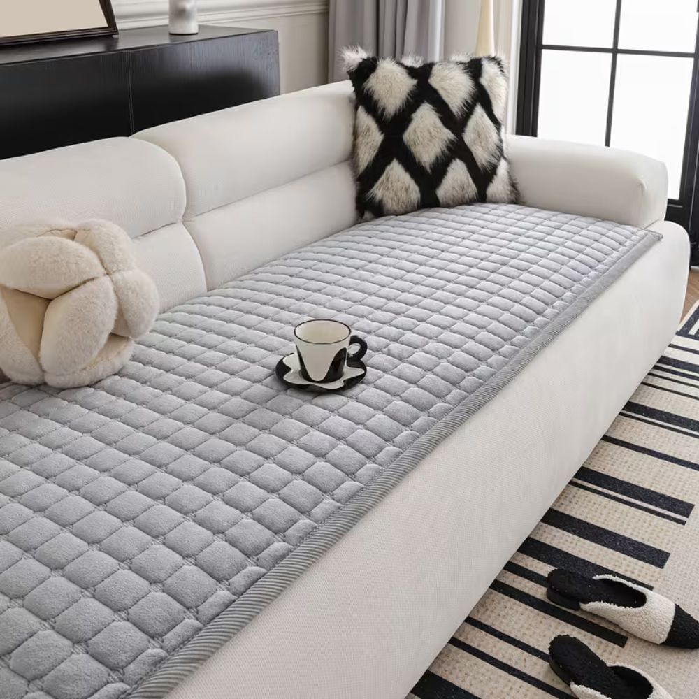 Minimalistischer gesteppter Plüsch-Sofaschoner