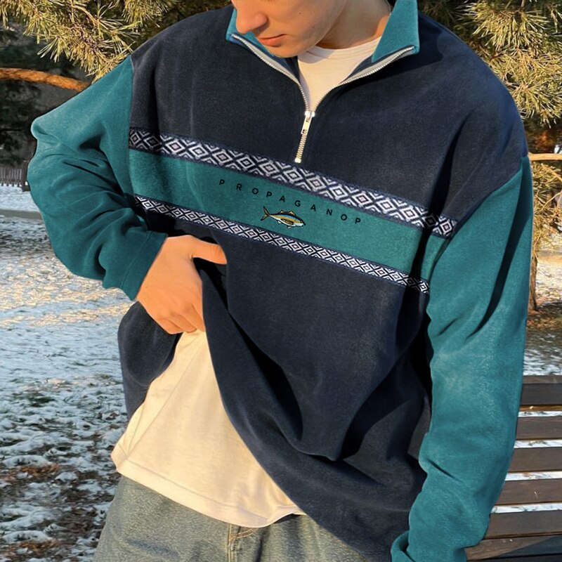 Moderner Pullover mit halbem Reissverschluss und Stehkragen