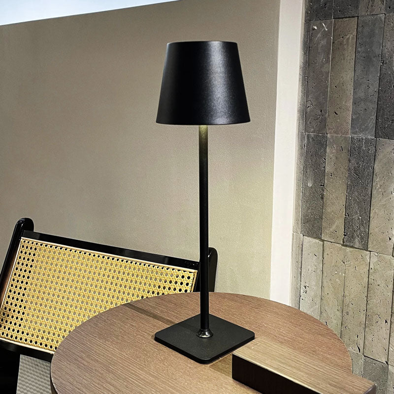 Moderne, wiederaufladbare, kabellose LED-Tischlampe