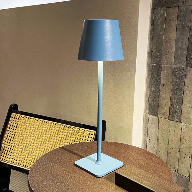 Moderne, wiederaufladbare, kabellose LED-Tischlampe