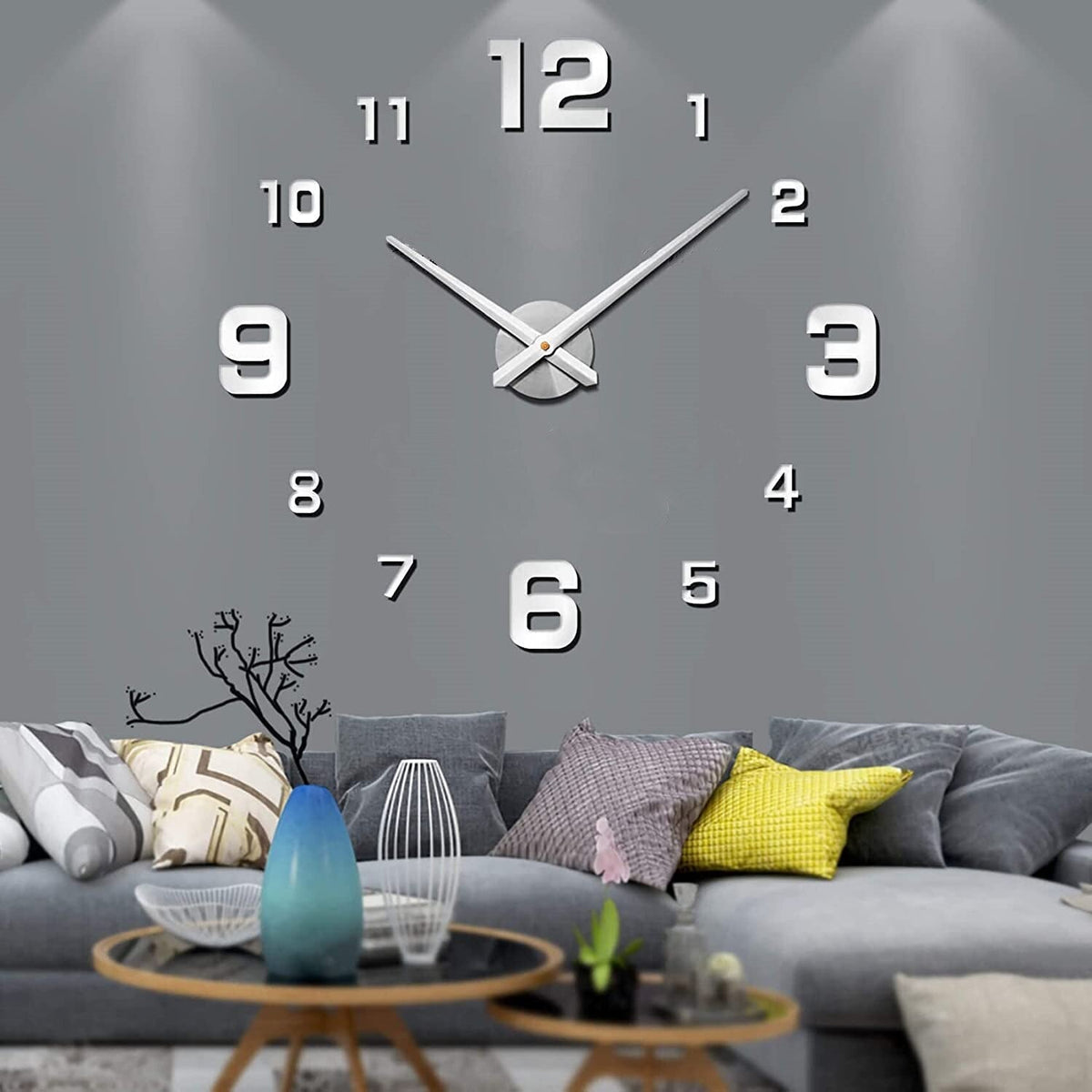 Moderne, übergrosse Wanduhr