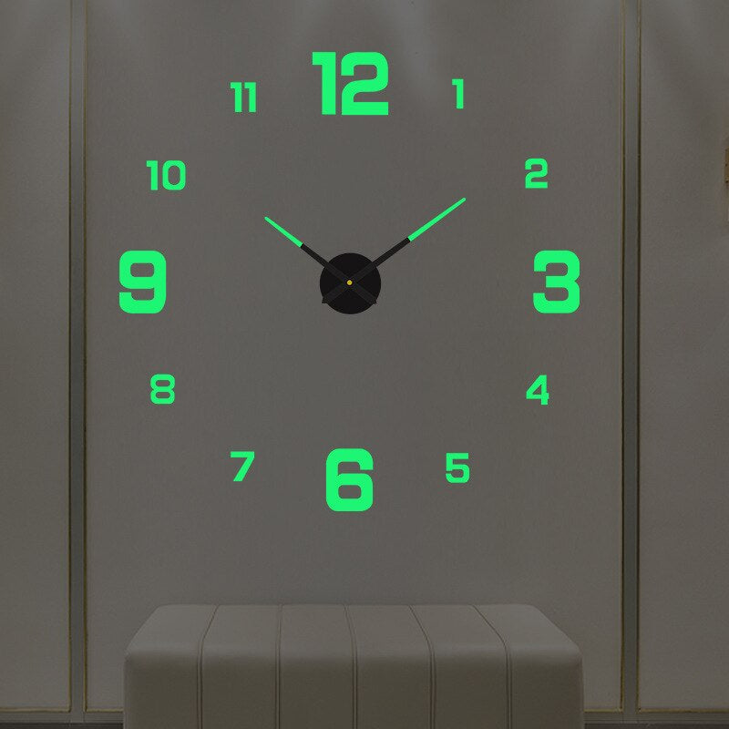 Moderne, übergrosse Wanduhr