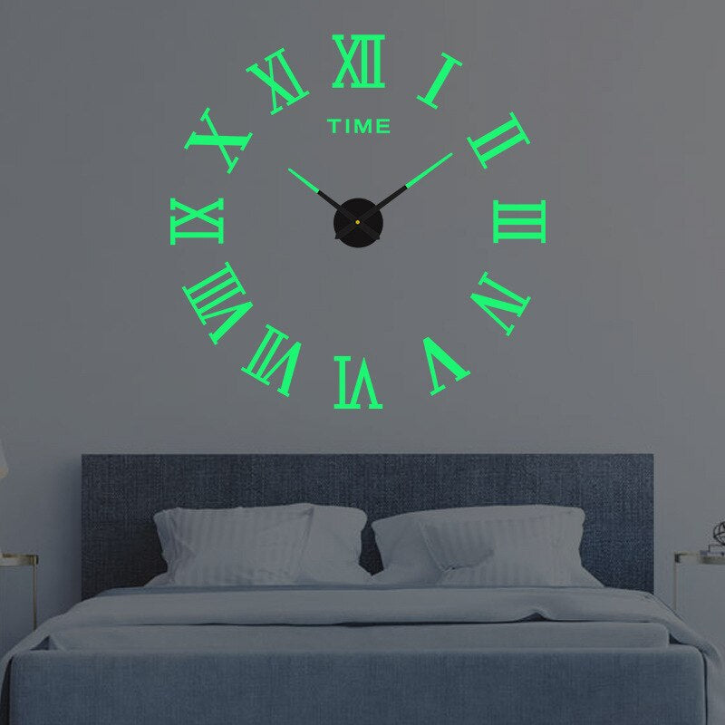 Moderne, übergrosse Wanduhr