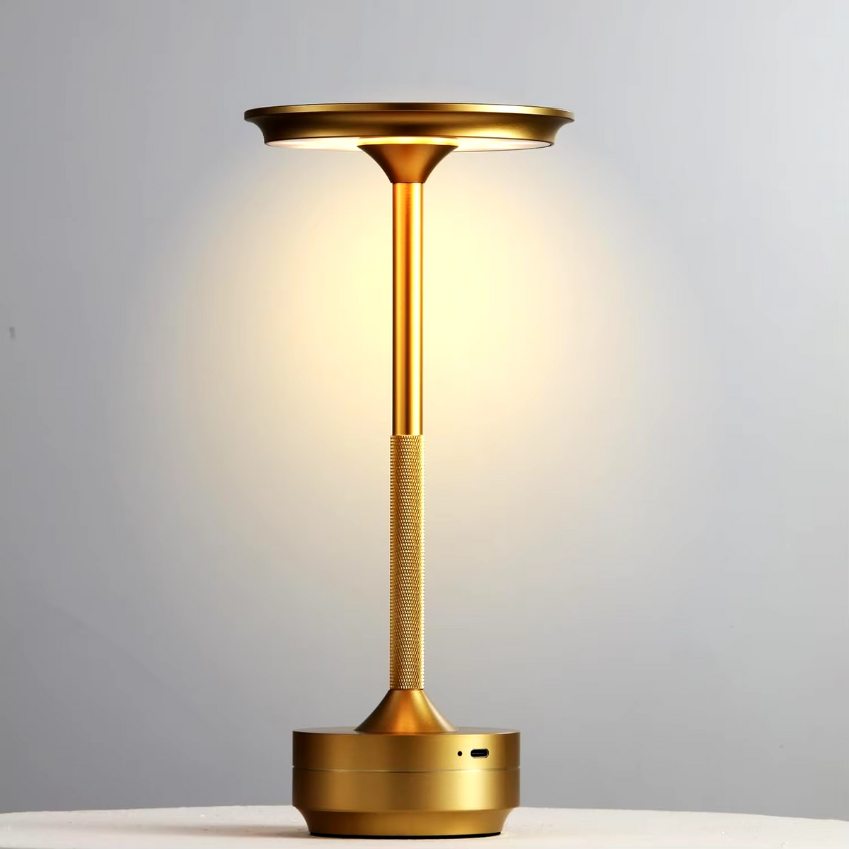 Moderne kabellose LED-Tischlampe mit Berührungssensor