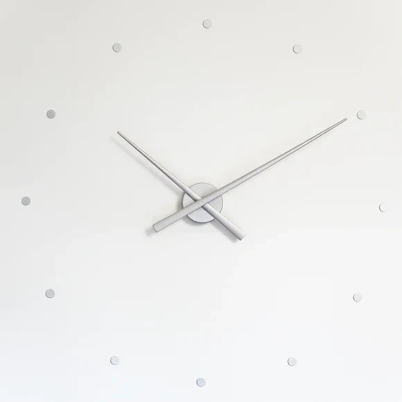 Moderne Wanduhr