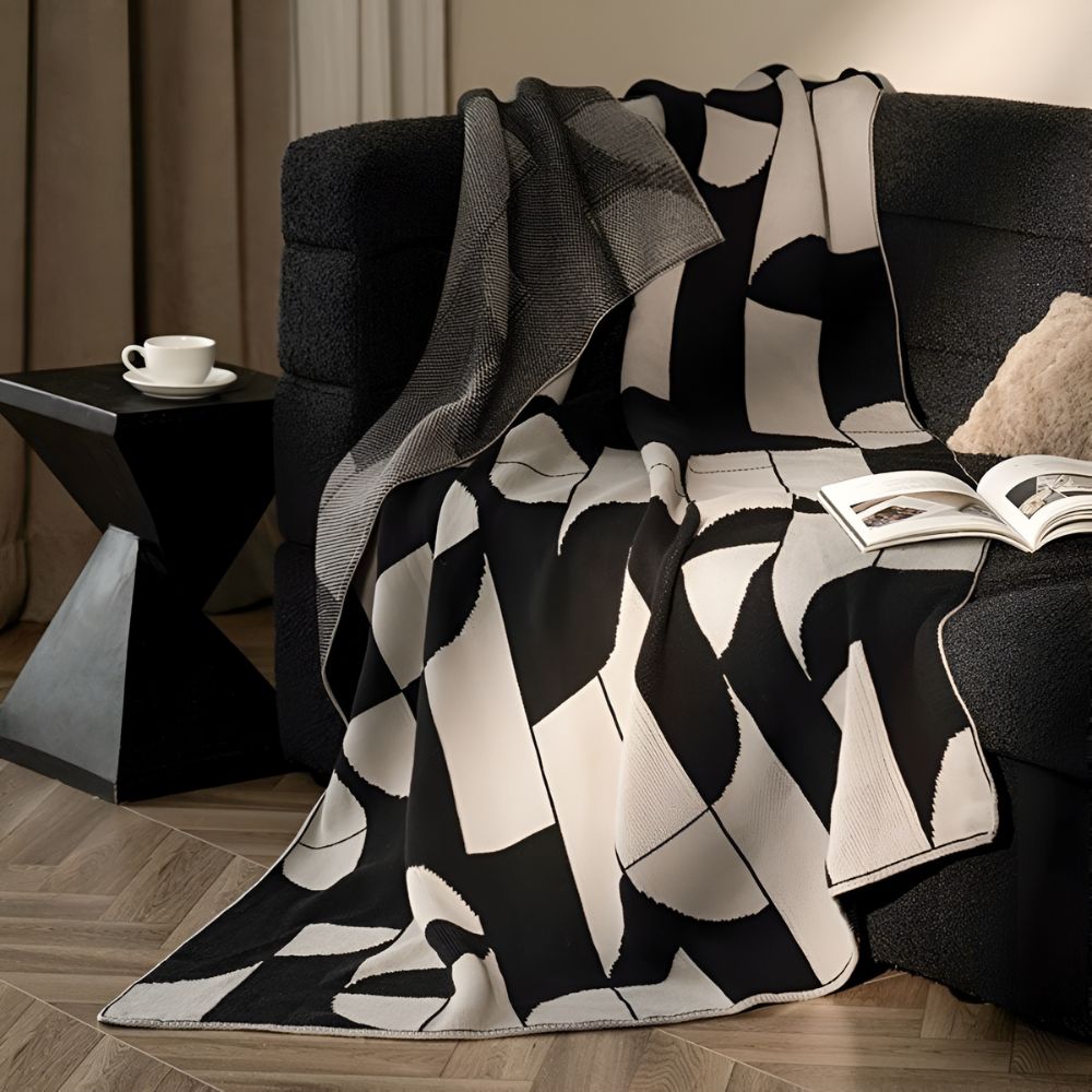 Monochrome geometrische Decke