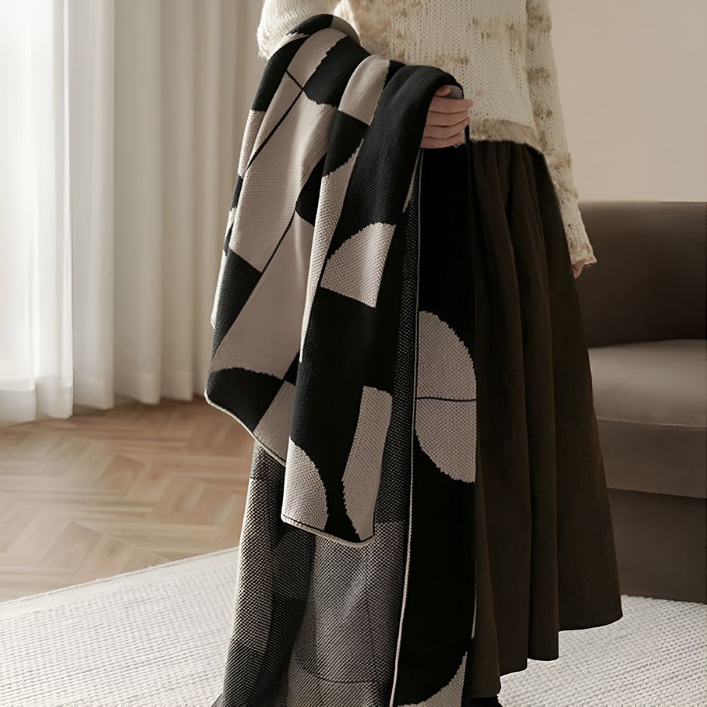 Monochrome geometrische Decke