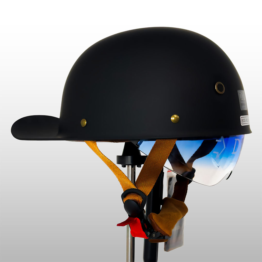 Motorradhelm im Baseballcap-Stil
