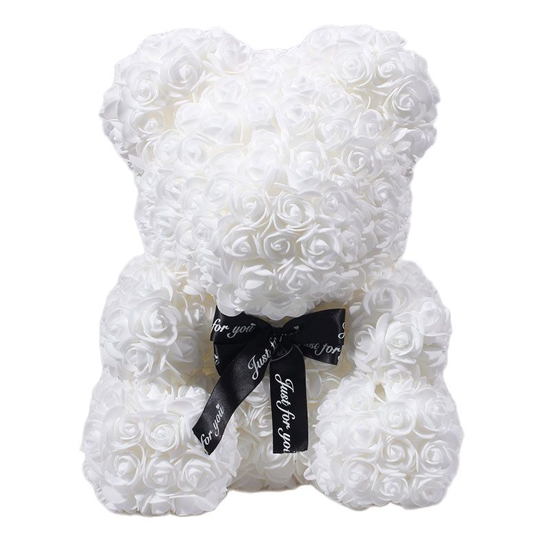 Teddybär aus Kunstrosen