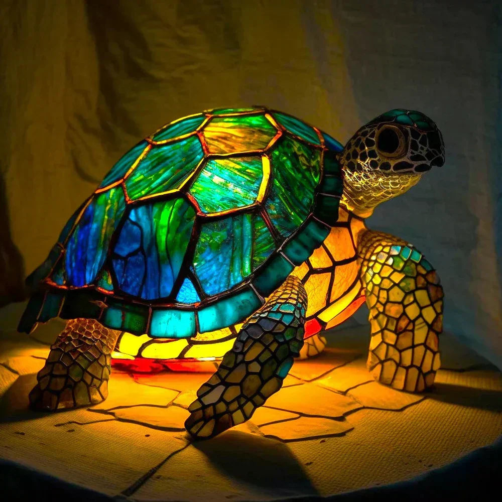 Künstlerische Glaslampe mit einzigartigen Tiermotiven für stilvolle Dekoration