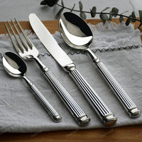 Schweres Premium-Besteckset für das elegante Eindecken des Tisches