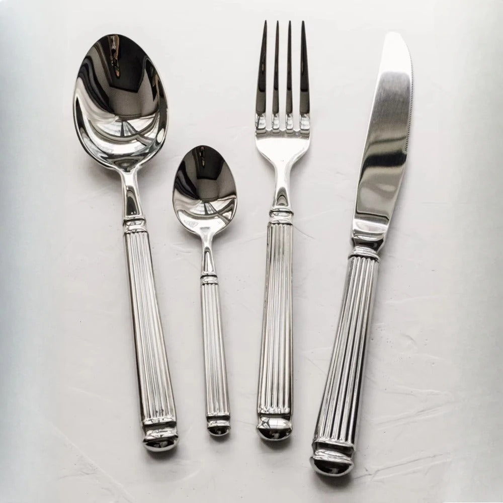 Schweres Premium-Besteckset für das elegante Eindecken des Tisches