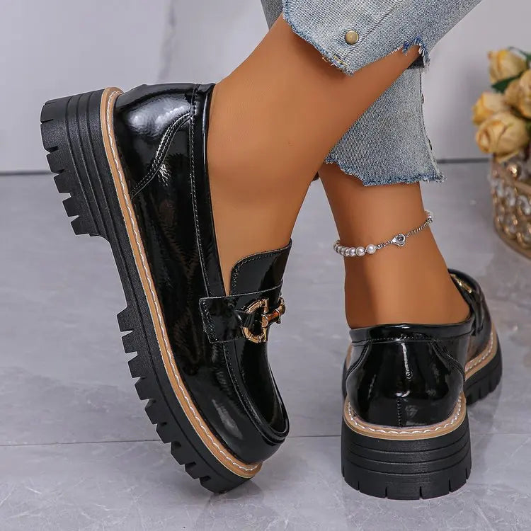 Damen Vintage-Loafer mit niedrigem Absatz und Kettenverzierung