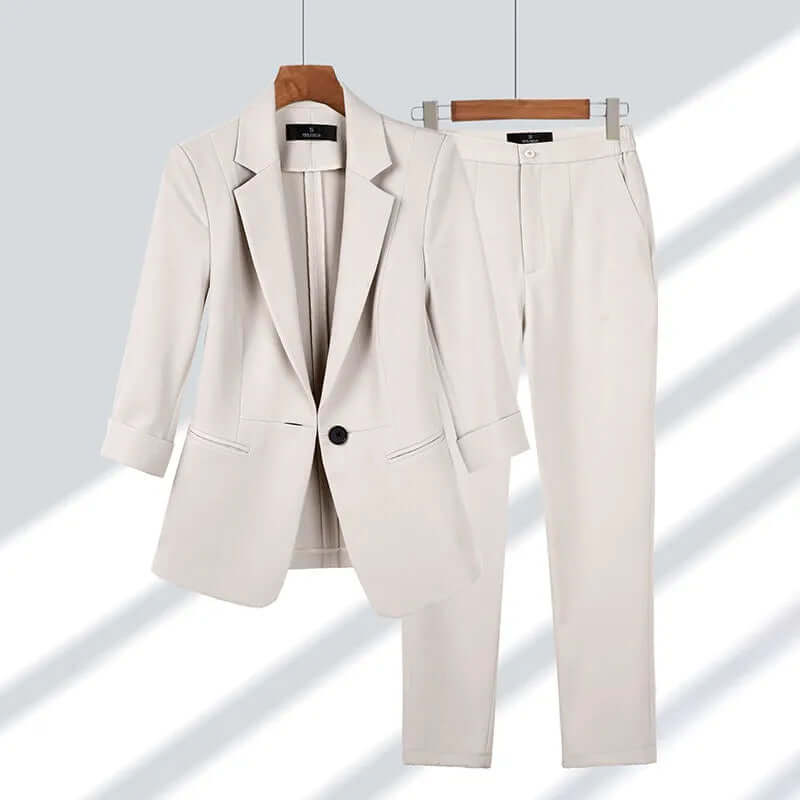 Elegantes tailliertes Damen-Hosenanzug-Set