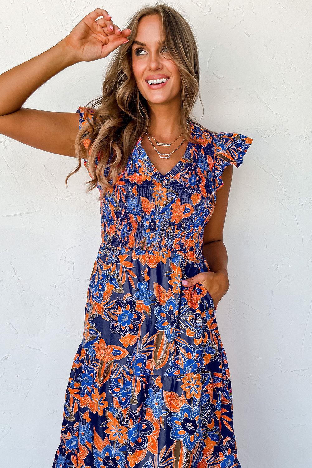 Damen gesmoktes geblümtes Sommer-Maxikleid