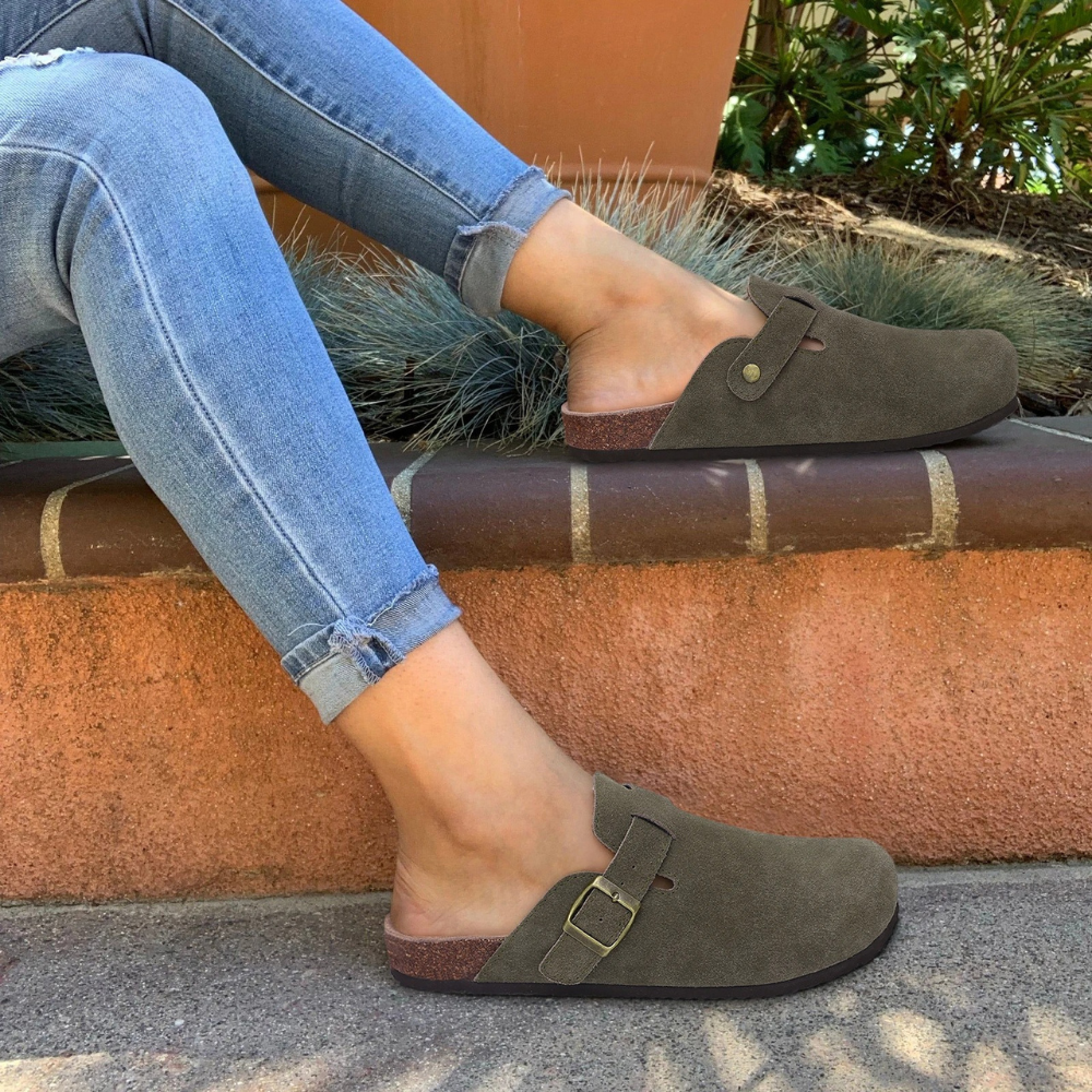 Damen-Clogs aus Spaltleder mit verstellbarer Schnalle