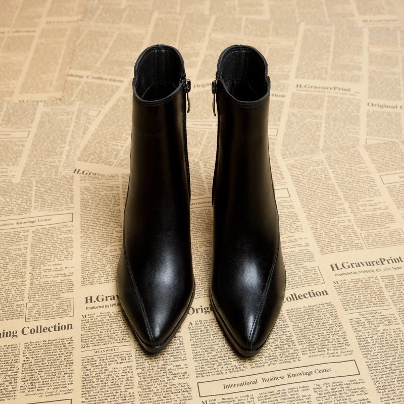 Damen-Stiefeletten mit spitzer Zehenpartie und hohem Absatz