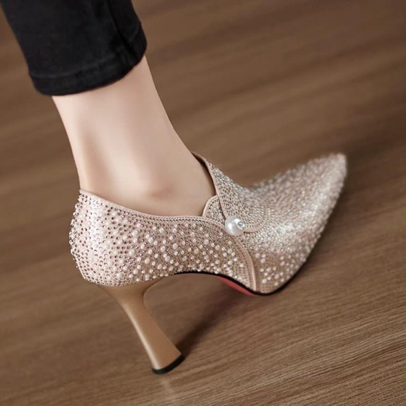 Damen-Stiefeletten mit spitzer Zehenpartie und hohem Absatz