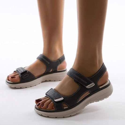 Bequeme Damensandalen mit verstellbaren Riemen