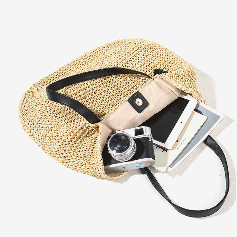 Handgefertigte geflochtene Damen-Schultertasche aus Naturmaterial mit eleganter Quastenverzierung
