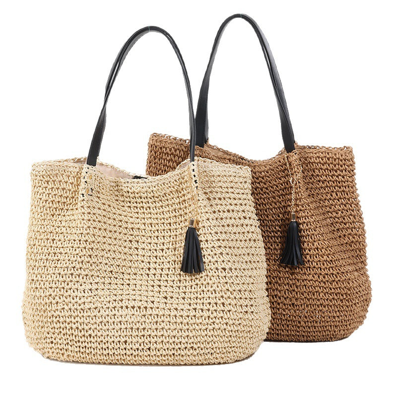Handgefertigte geflochtene Damen-Schultertasche aus Naturmaterial mit eleganter Quastenverzierung