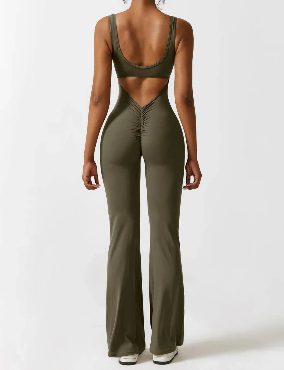 Damen-Jumpsuit mit offenem Rücken und ausgestelltem Bein